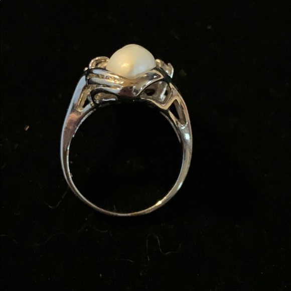 Mother of Pearl and Swirly Silver Ring Sz 9 - Picture 3 of 5